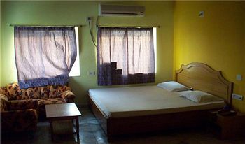 Arya Palace 2*